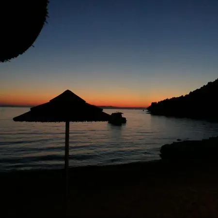 Villa Beach Buqez 3 *